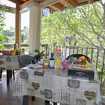 Su Neulagi Bed & Breakfast Triei