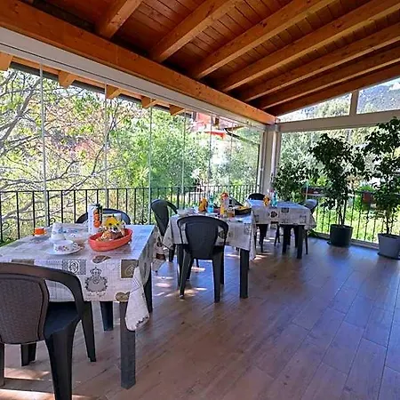 Su Neulagi Bed and Breakfast Triei